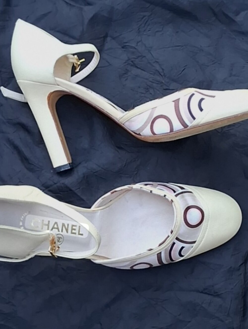 CHANEL Cream and Brown Patterned D'Orsay Heels